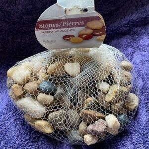 Decorative Accents / Stones / New